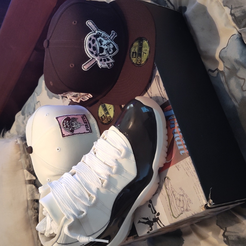 Neapolitan Jordan retro 11 with matching new era fitted hats.